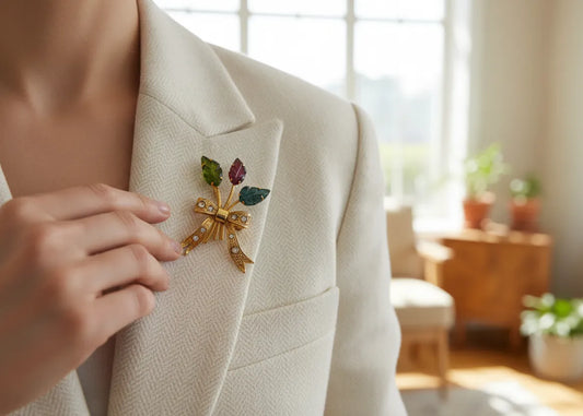 Brooch in 18k gold, Flower brooch