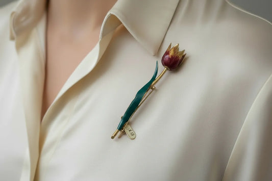 Brooch in 18k gold, tulip brooch, enamel hand painted