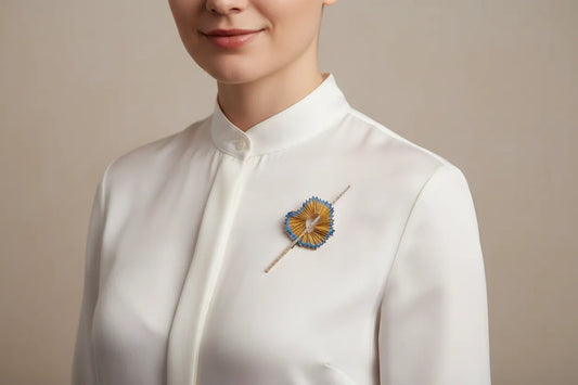 Brooch in 18k gold, white and yellow gold decorated with diamonds, pencil sharpener design brooch