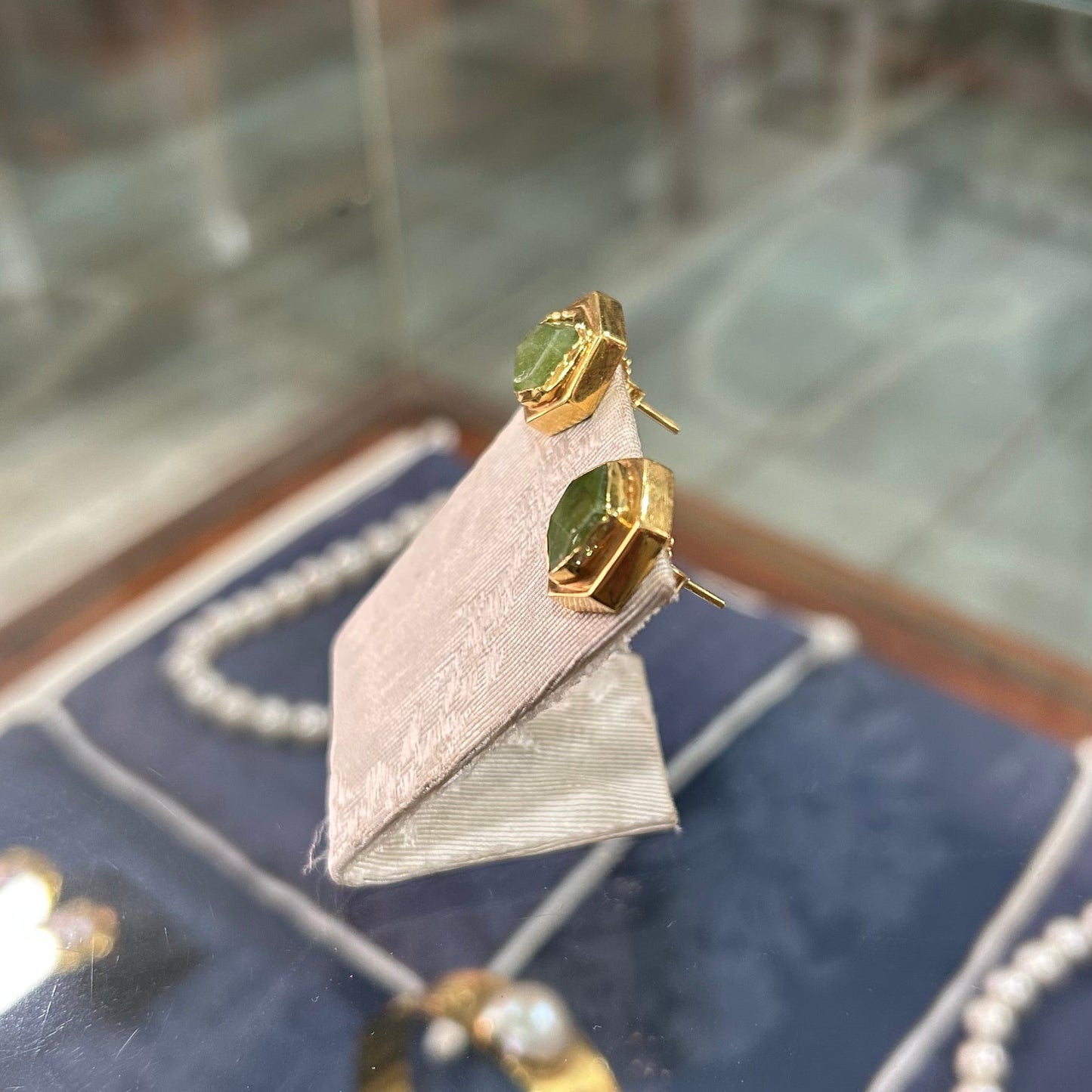 Earrings in 18k gold