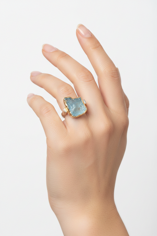 Ring in Gold and silver with a raw blue topaz stone (B-85)