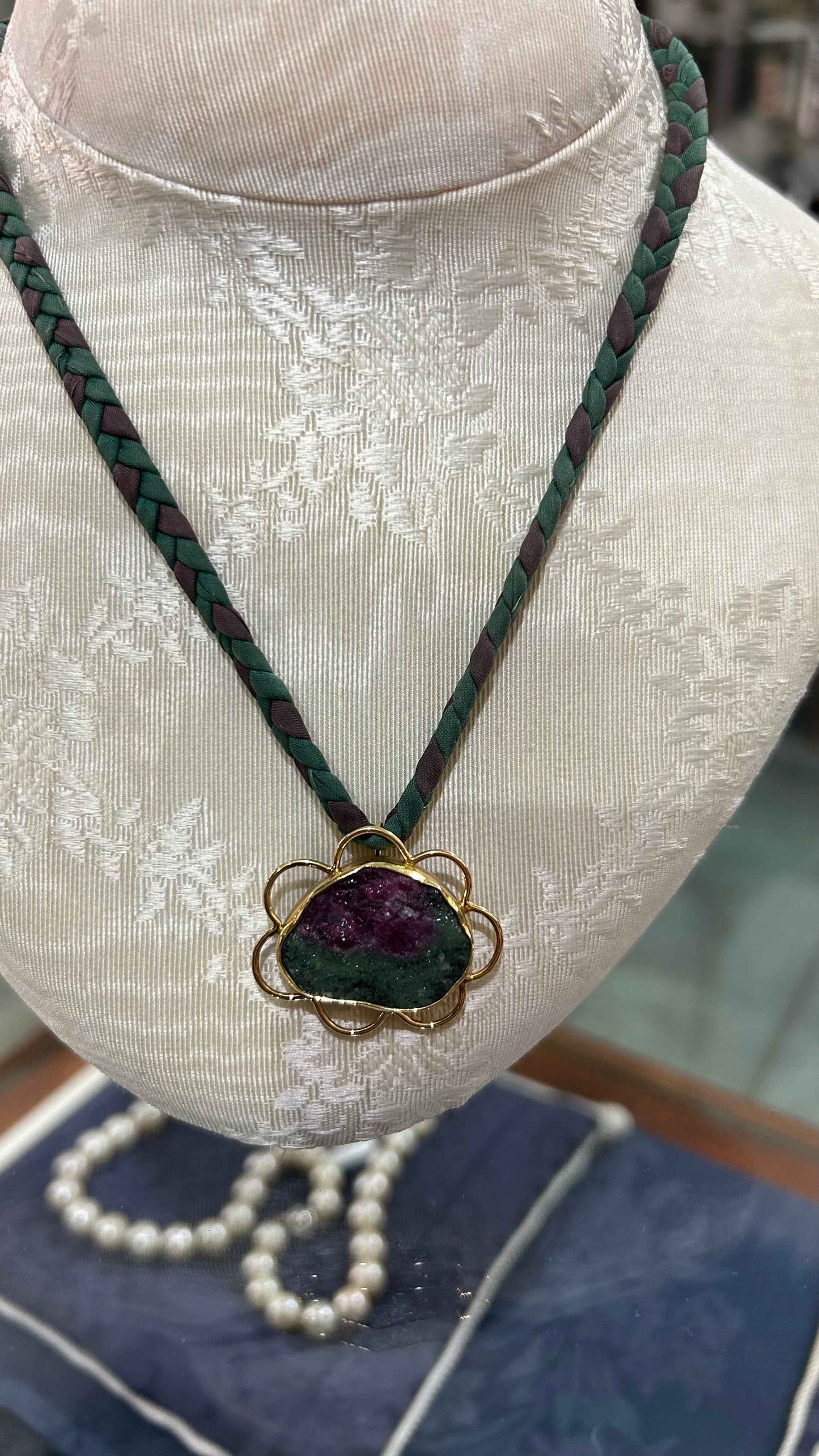 Necklace in 18k gold with a gemstone (PE-112) - Dinos Virginia Jewelry