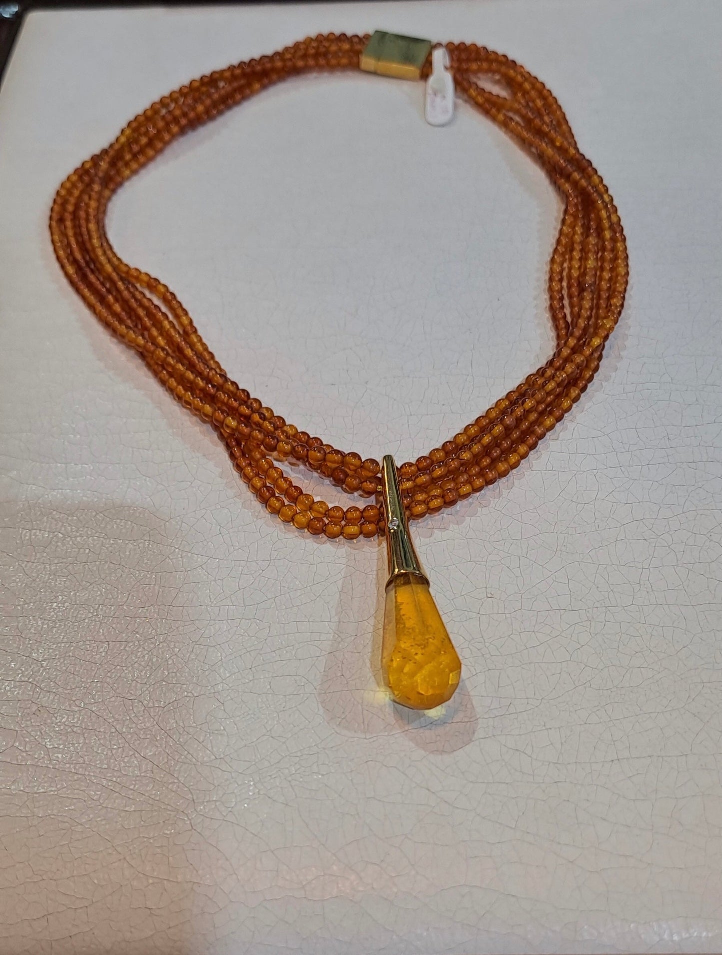 Necklace with Amber and medallion with brilliant in gold 18k - Dinos-Virginia