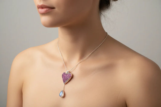 Pendant in Sterling silver, Raw diopside and moonstone diamond