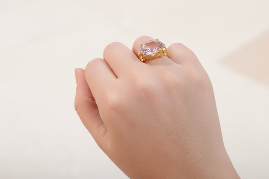Ring in 18k Gold with Kunzite oval stone 7 c. (B-73)