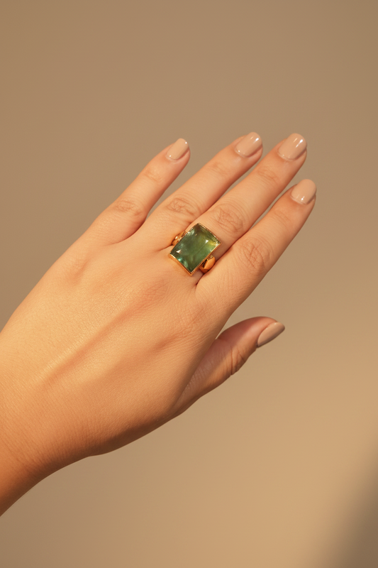 Ring in 18k Gold with a Fluorite Cabochon (B-94)