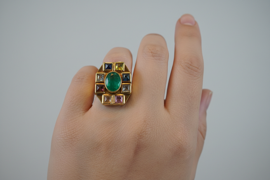 Ring in 18k Gold with a Zambian emerald and pyramid cut tourmalines (B-06)