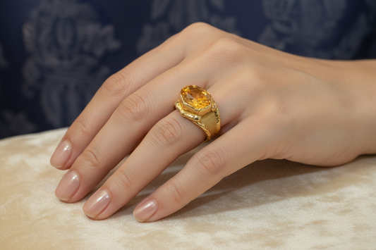 Ring in 18k Gold with a raw citrine (B-48)