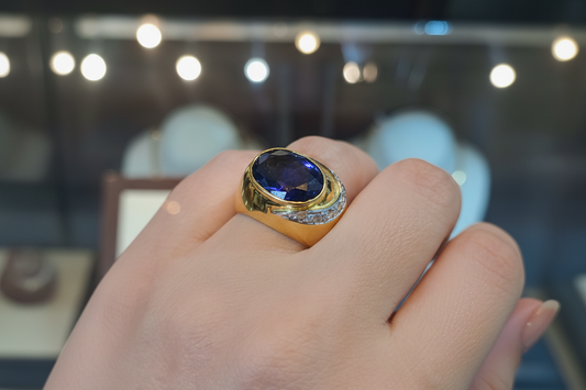 Ring in 18k gold with Iolite stone and brilliants (B-106)