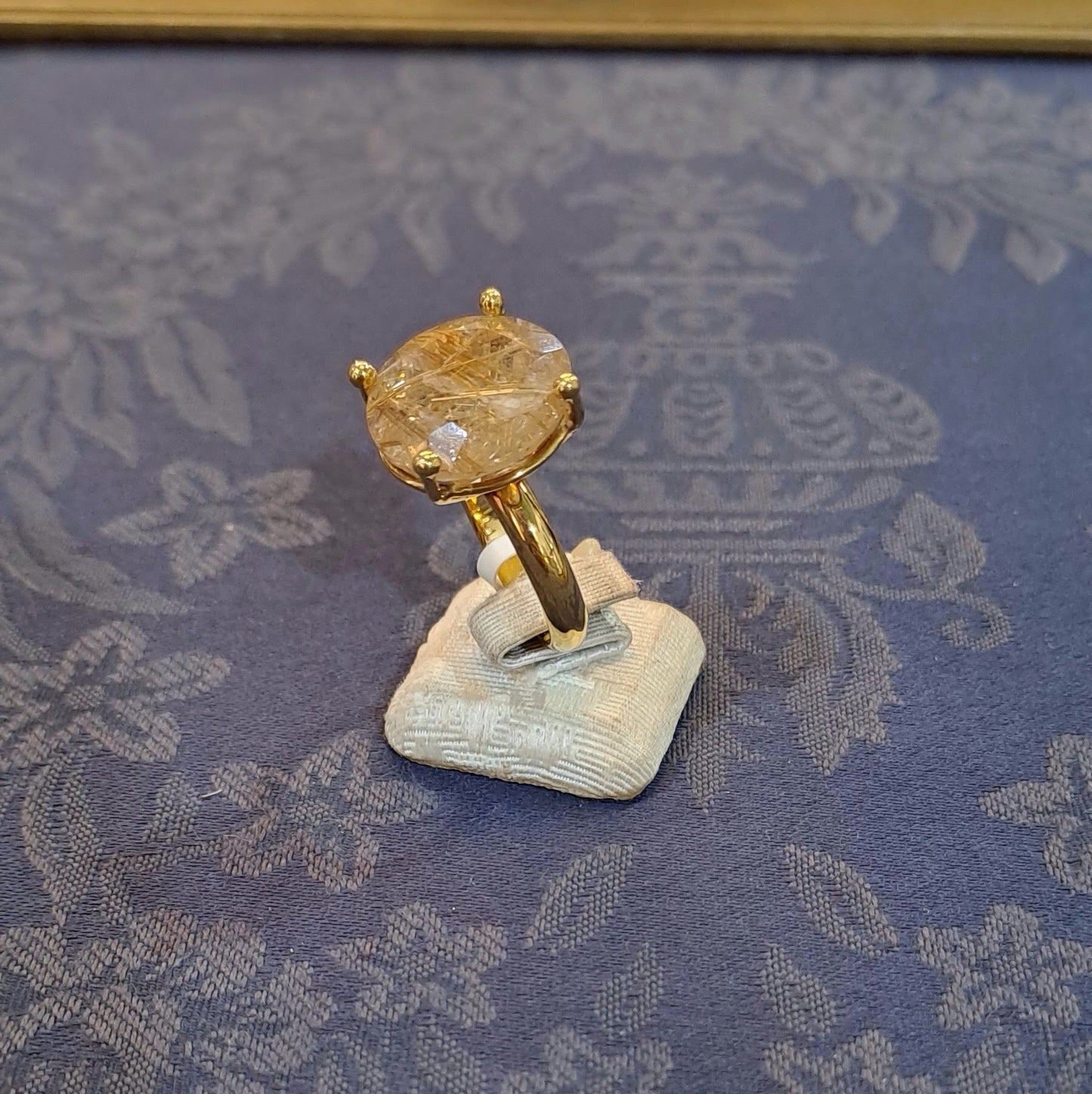 Ring in 18k gold with a rutile quartz (B-120)