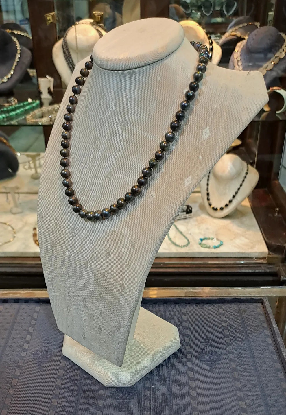 Black Pearl Necklace with gold 18k elements - Dinos-Virginia