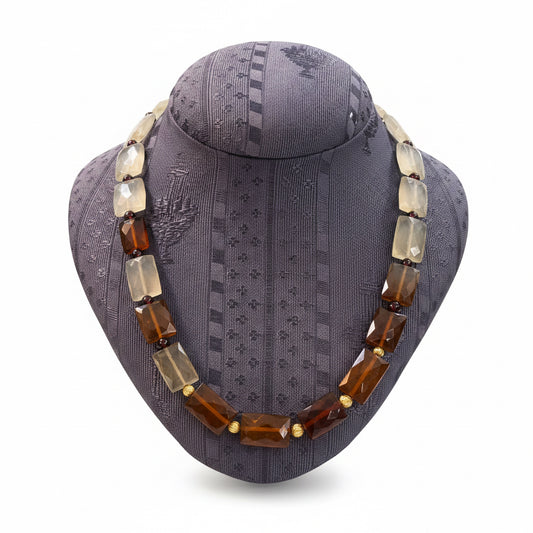 Necklace with carnelian stones and 18k gold elements