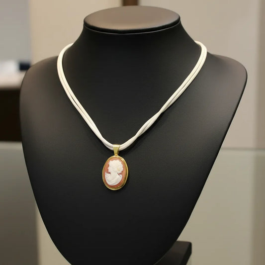 Medallion in 18k Gold with cameos