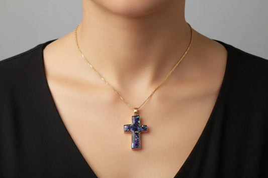 Necklace in 14k gold chain with a 18k gold cross in quartz
