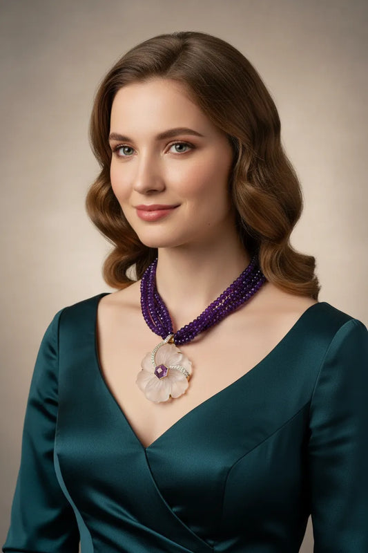 Necklace in 18k gold Rock crystal flower with diamonds and amethyst