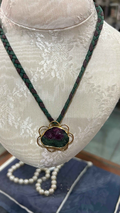 Necklace in 18k gold with a gemstone (PE-112) - Dinos Virginia Jewelry