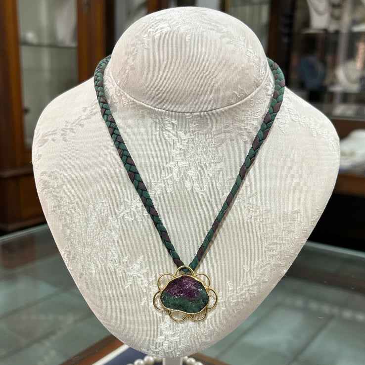 Necklace in 18k gold with a gemstone (PE-112) - Dinos Virginia Jewelry