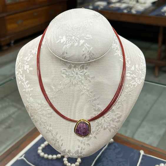 Necklace in 18k gold with a gemstone (PE-110) - Dinos Virginia Jewelry