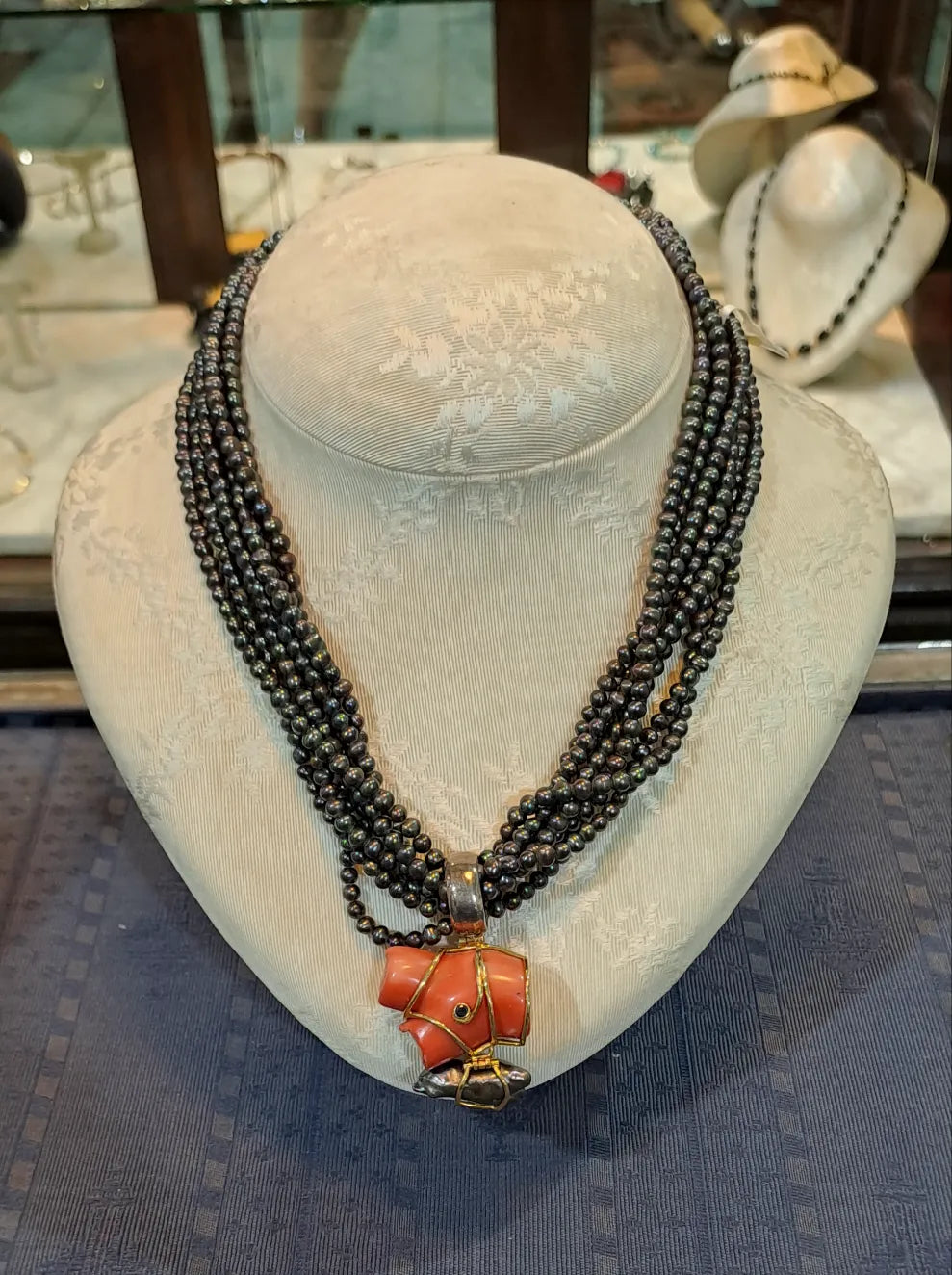 Necklace in Black Tahitian Pearls with sterling silver elements and a Coral Pendant with brilliants and 18k elements - Dinos-Virginia