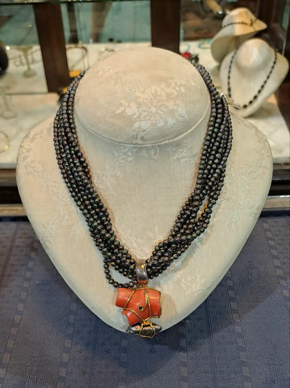 Necklace in Black Tahitian Pearls with sterling silver elements and a Coral Pendant with brilliants and 18k elements - Dinos-Virginia