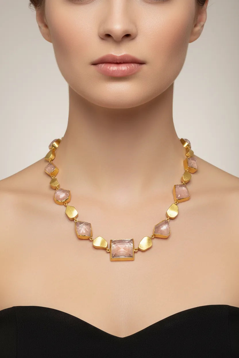 Necklace in Gold 18k & kunzite cabochon stones
