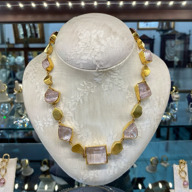 Necklace in Gold 18k & kunzite cabochon stones (PE-40)