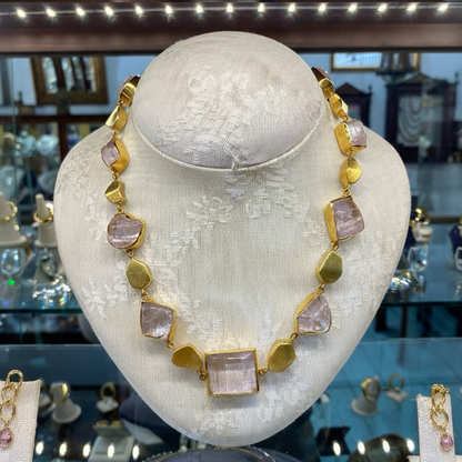 Necklace in Gold 18k & kunzite cabochon stones (PE-40)