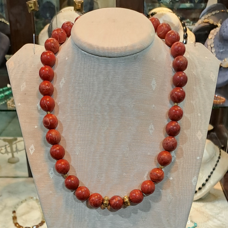 Necklace in Red Coral Gemstones and 18k gold elements (PE-50D)