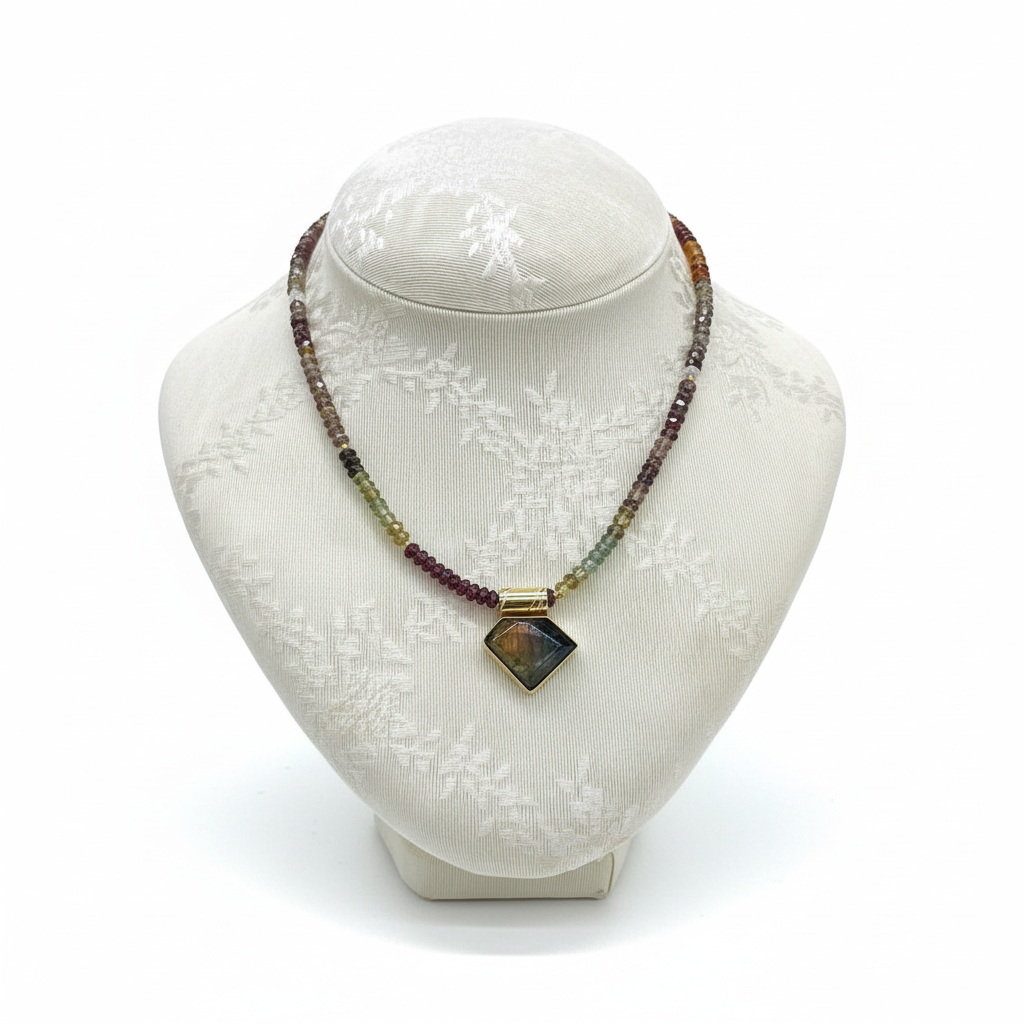 Necklace in Sapphire Tundra & Medallion in Labradorite stone & 18k gold (PE-63)