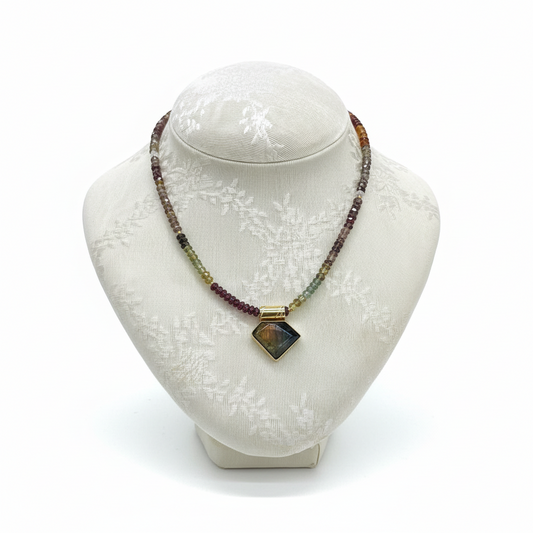 Necklace in Sapphire Tundra & Medallion in Labradorite stone & 18k gold (PE-63)