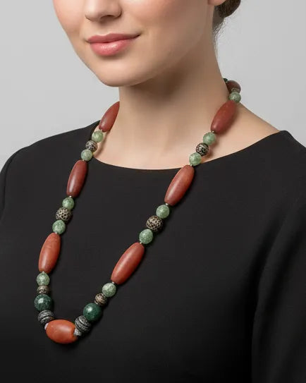 Necklace in sterling silver with old benzahir stones and old carnelian