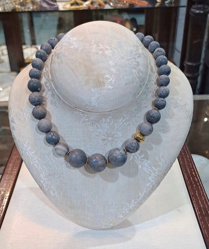 Necklace with Blue Coral (Acozi) stones and gold 18k elements