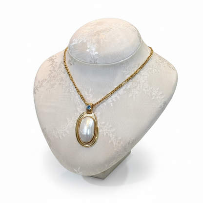 Necklace with a 18k gold medallion mother of pearl and a bleu topaz in a hand made 14k. gold chain (PE-24)