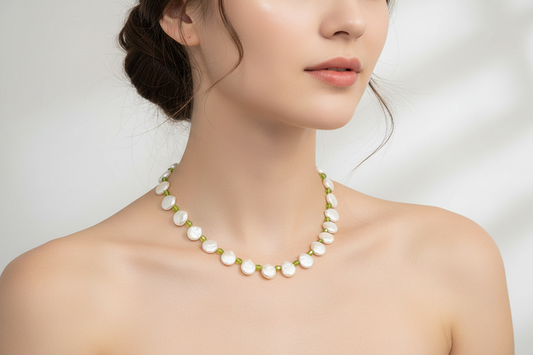 Necklace with keisy pearls and peridot and gold clasp (PE-25)