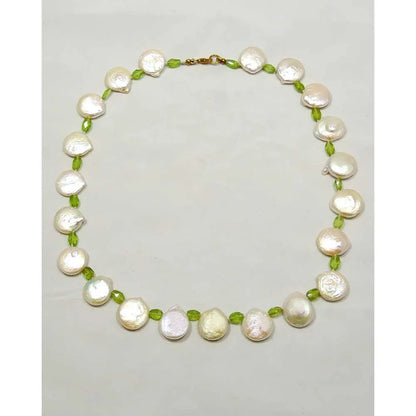 Necklace with keisy pearls and peridot and gold clasp - Dinos-Virginia