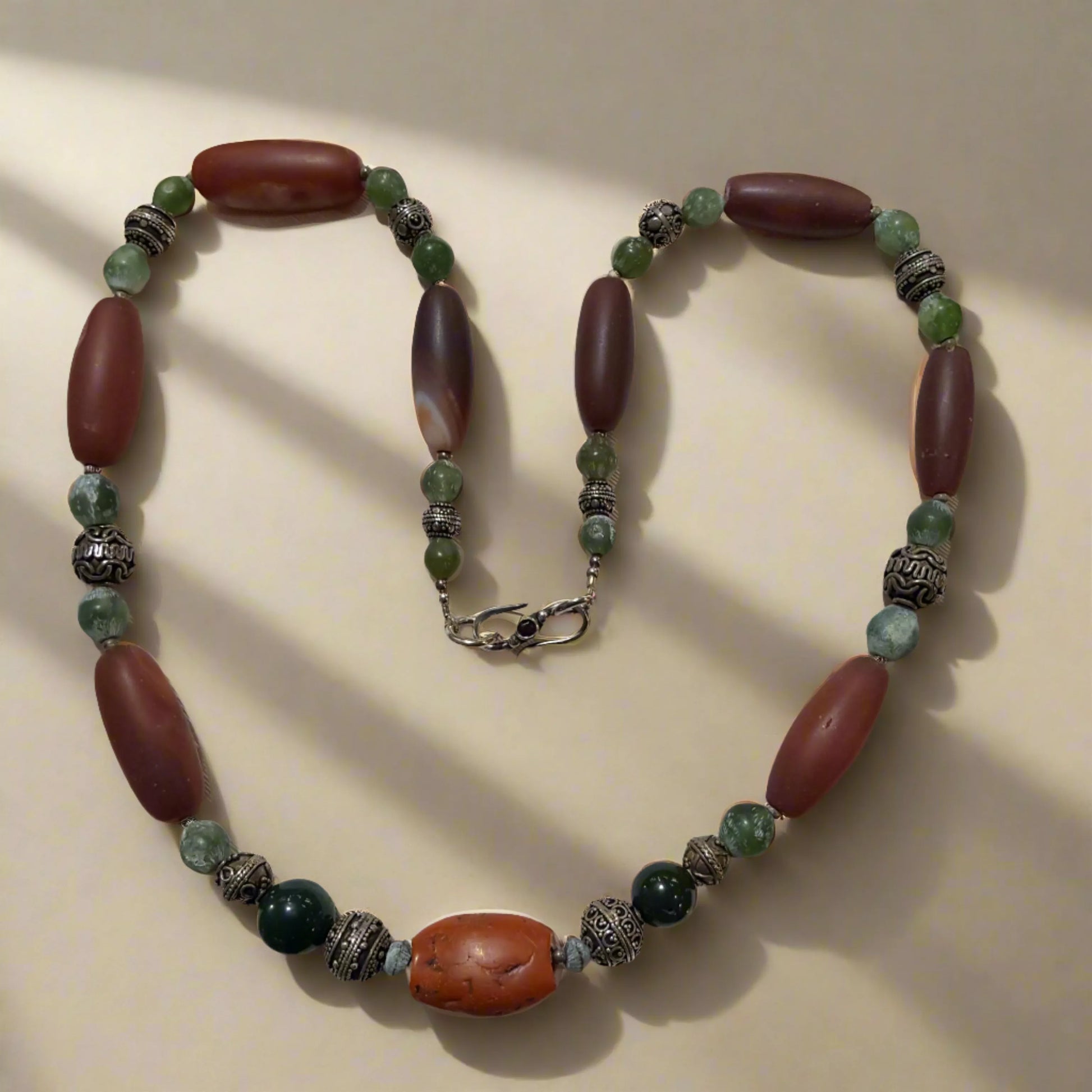 Necklace with old carnelian, green Benzhahr & sterling silver elements - Dinos-Virginia