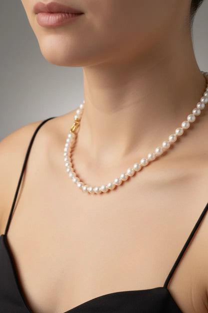 Necklace with white Aqua pearls and 18k gold closure