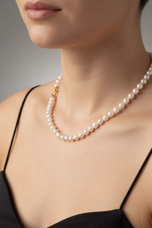 Necklace with white Aqua pearls and 18k gold closure