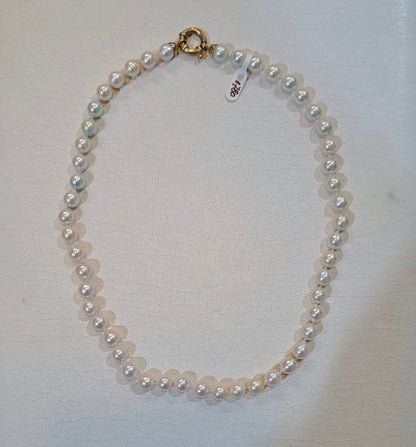 Necklace with white Aqua pearls and 18k gold closure