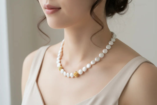 Necklace with white Keisi pearls and 18k gold elements
