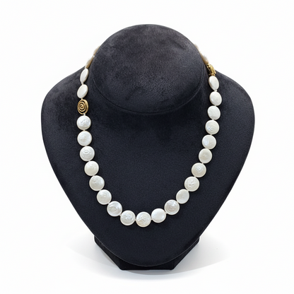 Necklace with white Keisi pearls and 18k gold elements (PE-94)