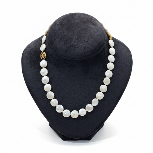 Necklace with white Keisi pearls and 18k gold elements (PE-94)