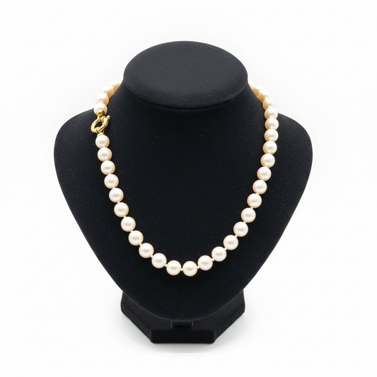 Necklace with white pearls and 18k gold closure (PE-95)