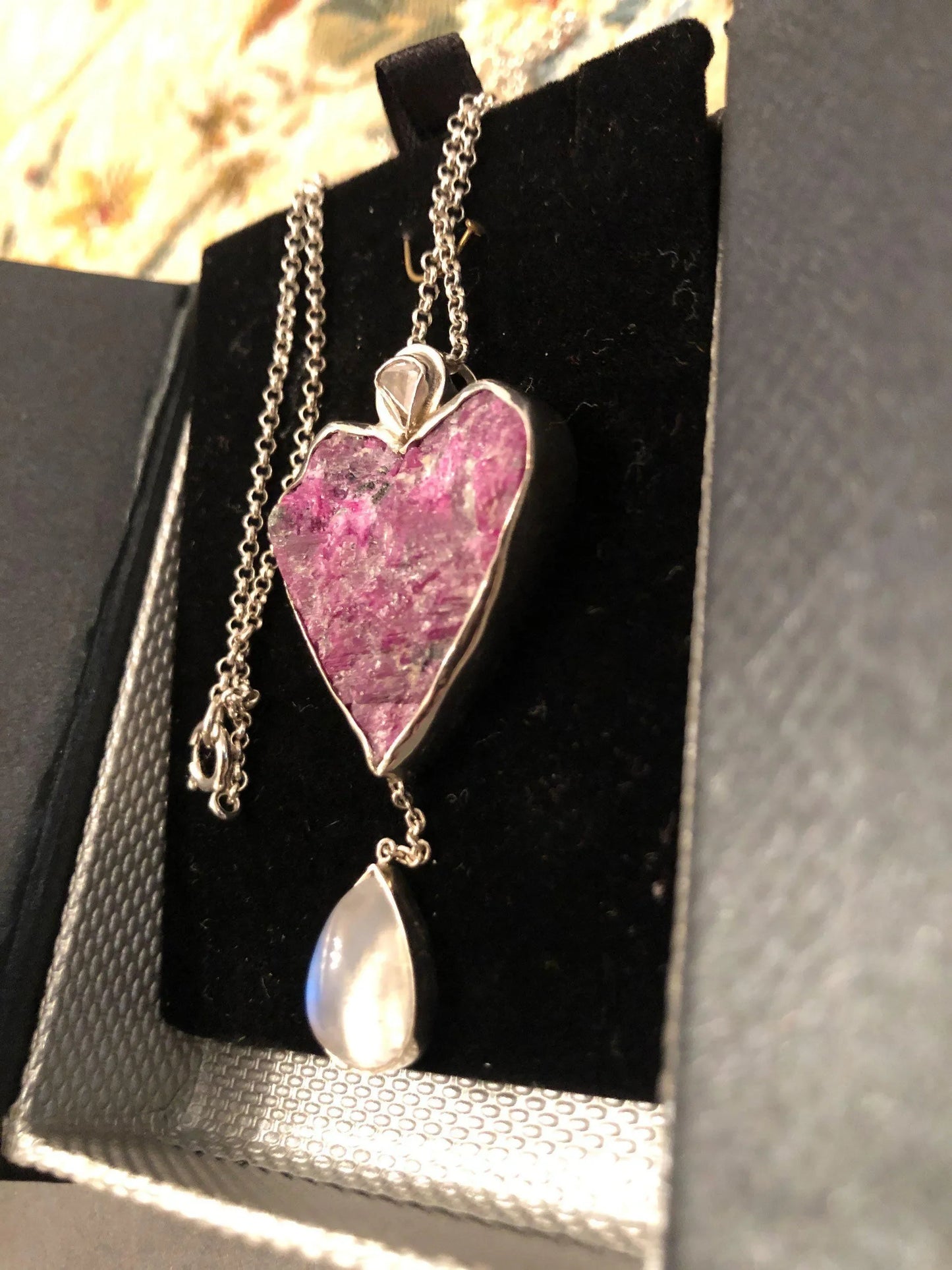 Pendant in Sterling silver, Raw diopside and moonstone diamond