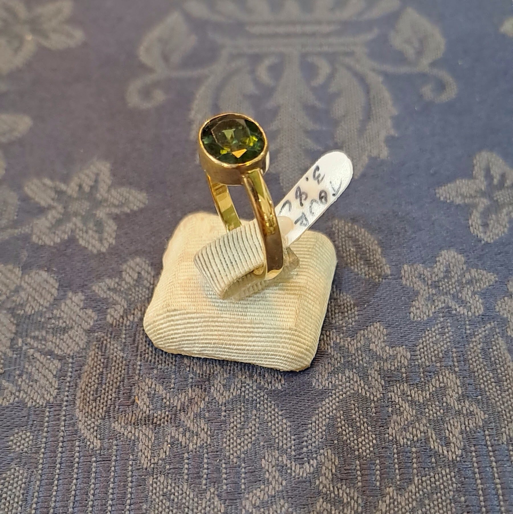 Ring in 14k gold with a green tourmaline (B-117)