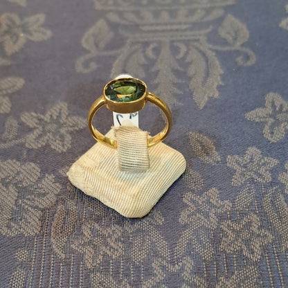 Ring in 14k gold with a green tourmaline (B-117)