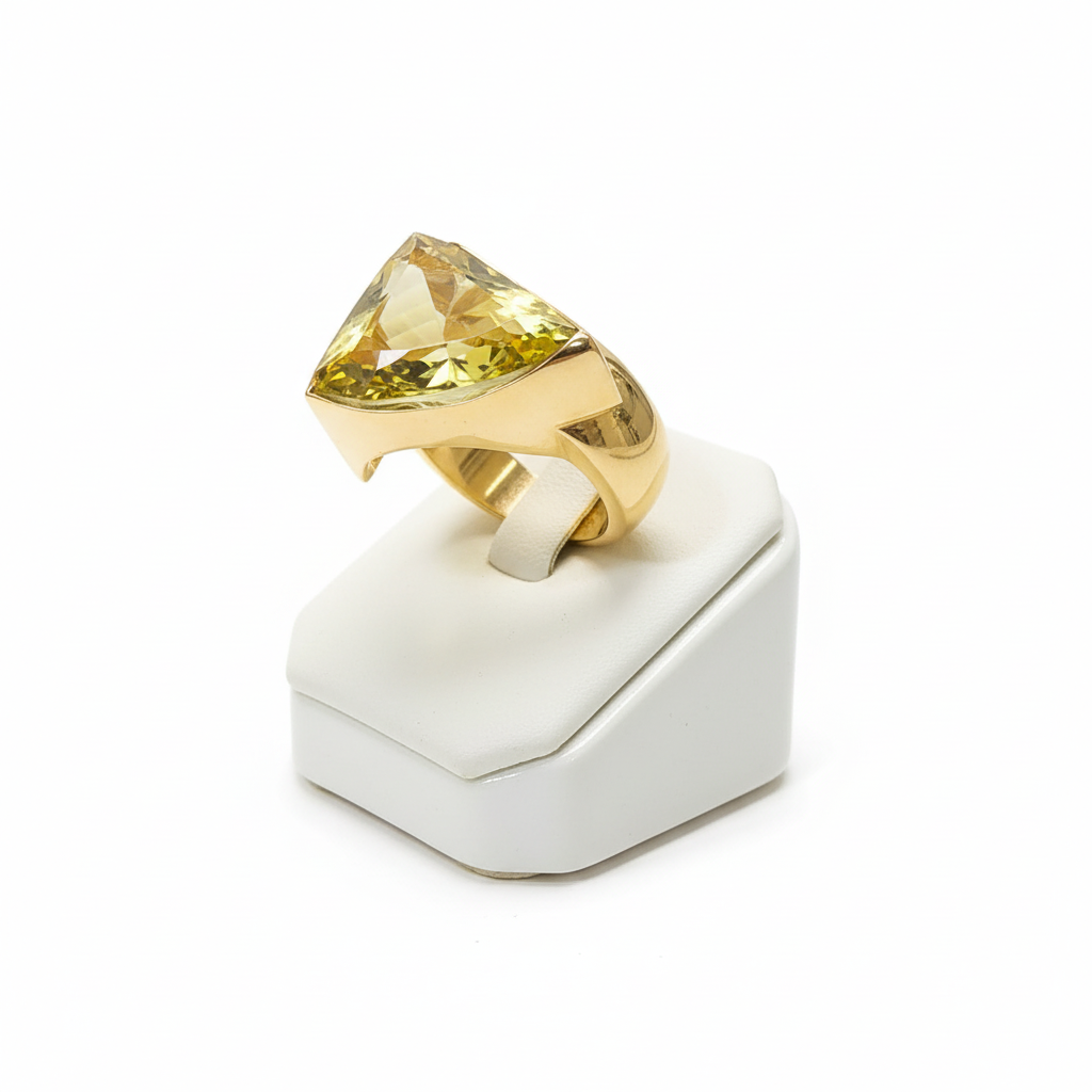 Ring in 18k Gold with Yellow Topaz stone 22.5 c. (B-67)