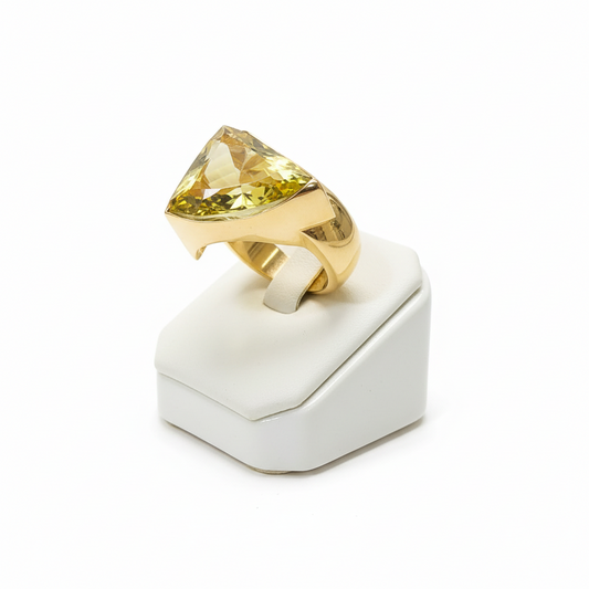 Ring in 18k Gold with Yellow Topaz stone 22.5 c. (B-67)