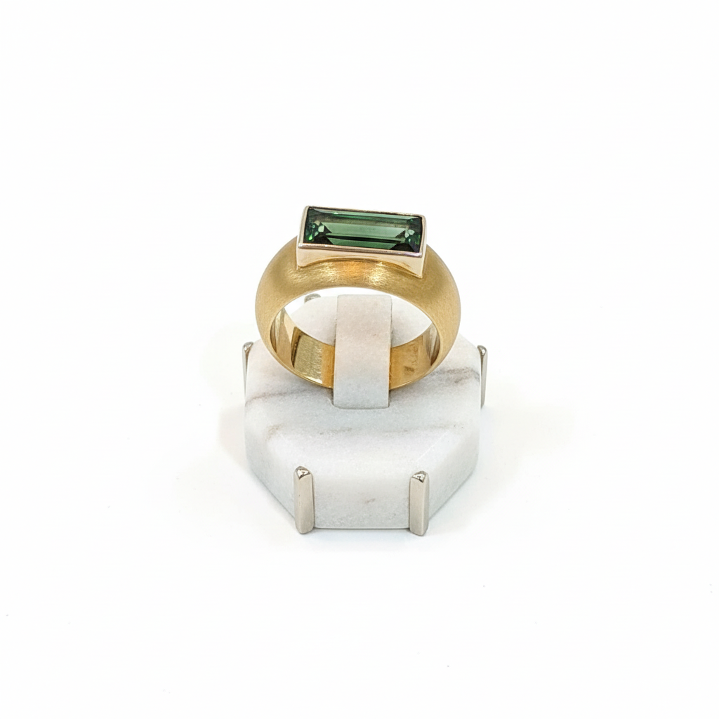Ring in 18k Gold with a Green Tourmaline 5c (B-70)