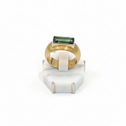 Ring in 18k Gold with a Green Tourmaline 5c (B-70)